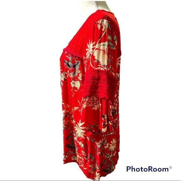 Suzanne Betro red floral butterfly sleeves crochet yoke tunic top - Picture 5 of 7